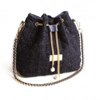 Fashion Women's Shoulder Bag With Checked and Chains Design